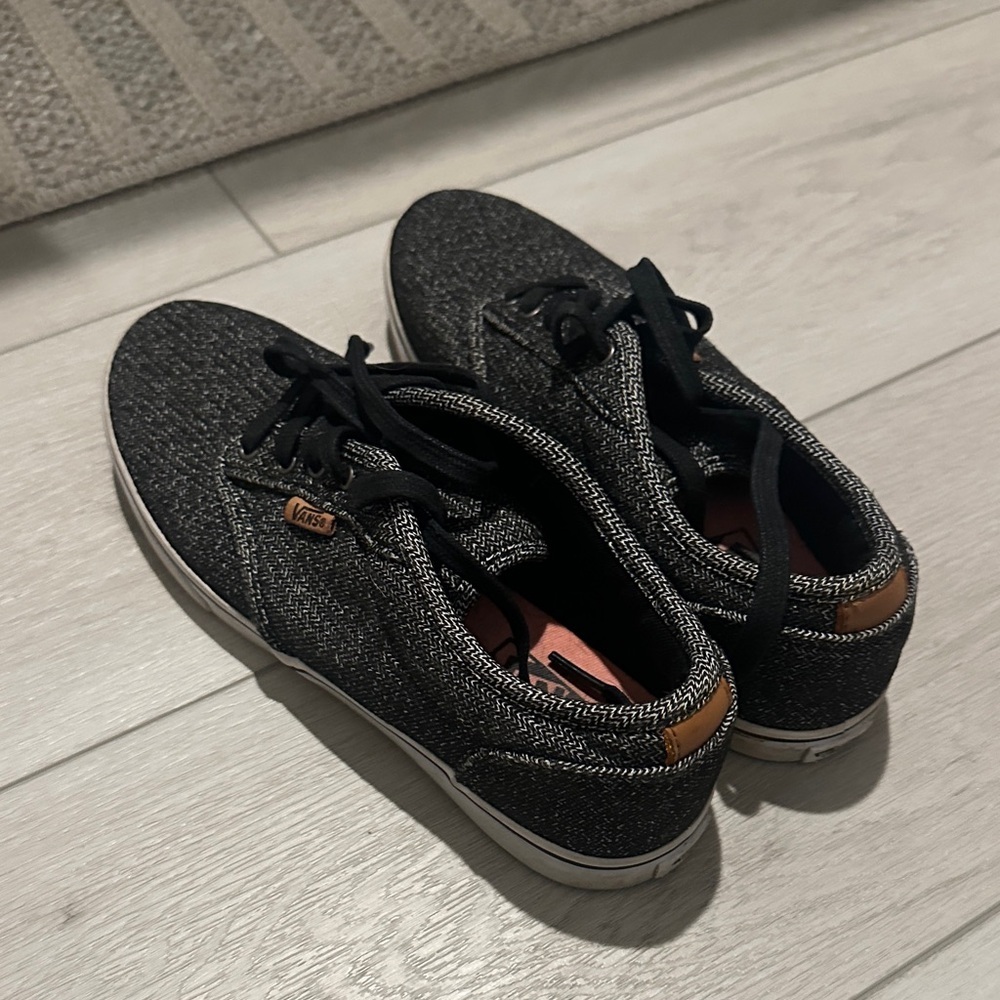 VANS - Picture 4 of 5